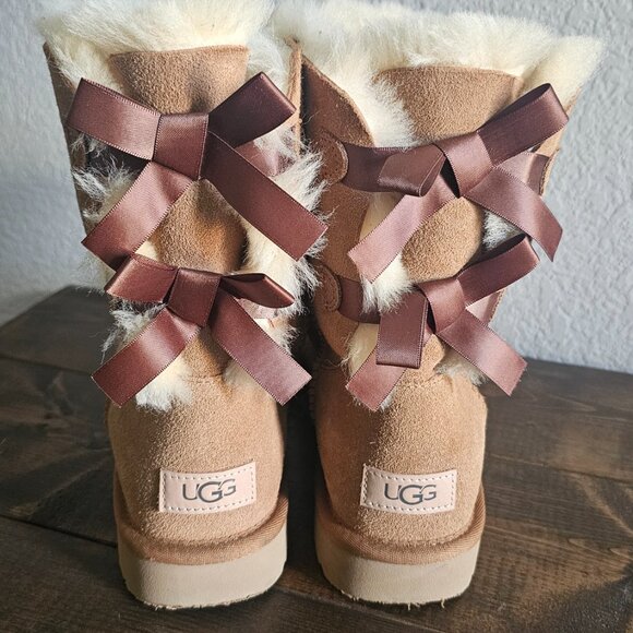Ugg Bailey Bow II Boots - like new - Picture 5 of 7